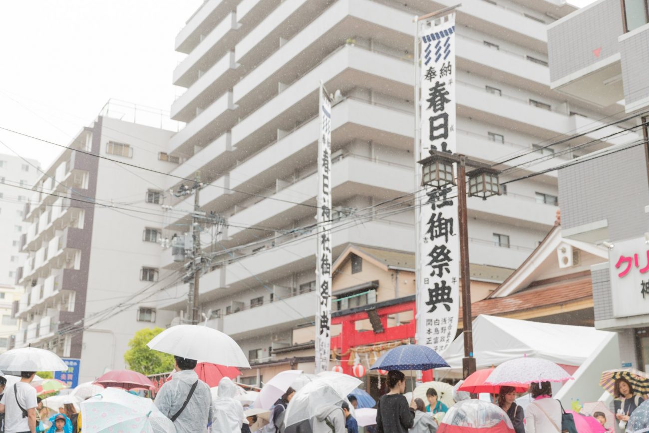 春日神社のお祭りの出店も手伝ったbr（Facebookより｜撮影：Rim-Rim）