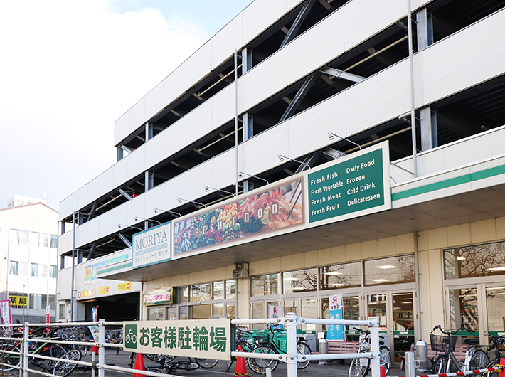 駅の目の前にスーパー！