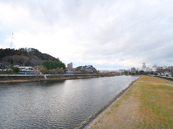 宮沢橋から見た広瀬川