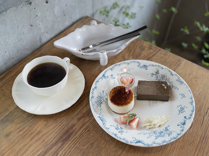 レアチーズケーキ、ほうじ茶テリーヌ